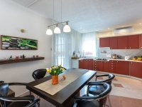 Eladó családi ház, Nagykozáron 225 M Ft, 6+2 szobás