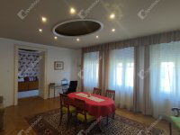 Eladó családi ház, Pápán 74.9 M Ft, 7 szobás