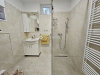 Eladó családi ház, Pécsett 199 M Ft, 5 szobás