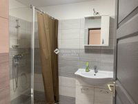 Eladó családi ház, Vecsésen 299.9 M Ft, 13 szobás