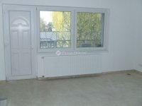 Eladó családi ház, Esztergomban 180 M Ft, 9 szobás