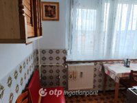 Eladó panellakás, Pétfürdőn 27.5 M Ft, 1+1 szobás