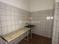 Eladó üzlethelyiség, Hódmezővásárhelyen 73.649 M Ft