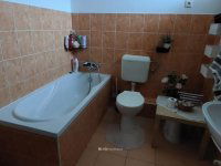 Eladó családi ház, Héderváron 119.9 M Ft, 6+2 szobás