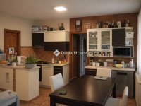 Eladó családi ház, Szarvason 105 M Ft, 4 szobás