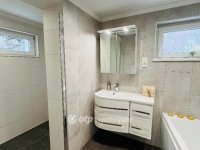 Eladó családi ház, Balatonfüreden 199.999 M Ft, 4+1 szobás