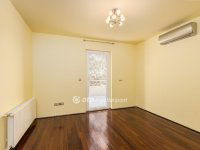 Eladó családi ház, Telkin 399.9 M Ft, 6 szobás