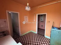 Eladó családi ház, Makón 32.9 M Ft, 3 szobás