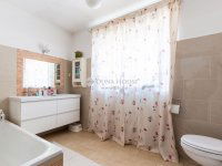 Eladó családi ház, Budaörsön 490 M Ft, 6 szobás