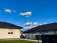 Eladó családi ház, Szigetszentmiklóson 99.9 M Ft, 5 szobás