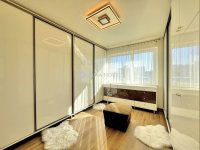 Eladó téglalakás, XVII. kerületben 255 M Ft, 6 szobás