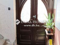 Eladó téglalakás