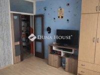 Eladó panellakás, Pécsett 47.5 M Ft, 3 szobás