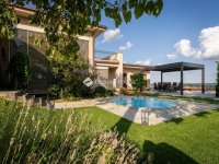 Eladó családi ház, Pécsett 460 M Ft, 8 szobás