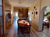 Eladó családi ház, Szentendrén 339 M Ft, 10 szobás