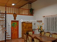 Kiadó ipari ingatlan, Felsőpakonyban 2500 E Ft / hó