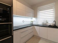 Eladó téglalakás, Vecsésen 119.9 M Ft, 5 szobás