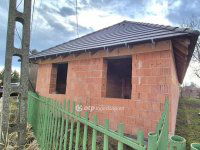 Eladó családi ház, Cecén 30.99 M Ft, 4 szobás