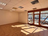 Kiadó üzlethelyiség, Békéscsabán 300 E Ft / hó, 2 szobás