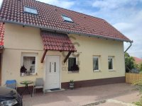 Eladó családi ház, Tatán 100 M Ft, 6 szobás