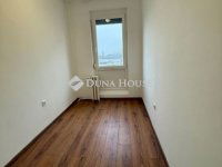 Eladó panellakás, Pécsett 49 M Ft, 3 szobás