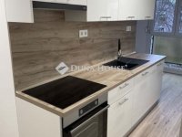 Eladó panellakás, Pécsett 53.9 M Ft, 3 szobás