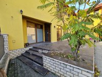 Eladó családi ház, Pápán 249 M Ft, 9+11 szobás