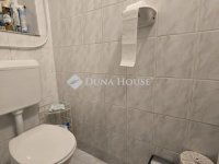 Eladó családi ház, Pécsett 126.9 M Ft, 6 szobás