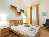 Eladó téglalakás, V. kerületben 60 M Ft, 1 szobás