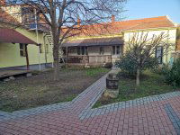 Eladó családi ház, Ercsiben 79.9 M Ft, 9 szobás