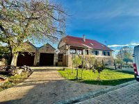 Eladó családi ház, Pécsett 250 M Ft, 4 szobás