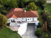 Eladó családi ház, Esztergomban 212.258 M Ft, 8 szobás