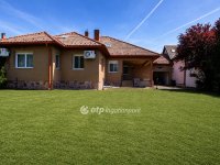 Eladó családi ház, Székesfehérvárott 159.9 M Ft, 4+1 szobás