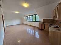 Eladó téglalakás, Veszprémben 90 M Ft, 4 szobás
