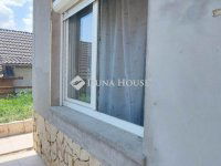 Eladó családi ház, Pécsett 31.9 M Ft, 4+1 szobás