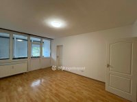 Eladó téglalakás, Szekszárdon 38 M Ft, 1+2 szobás