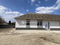 Eladó ikerház, Tápióbicskén 49.5 M Ft, 4 szobás