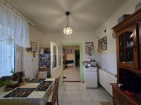 Eladó családi ház, Pécsett 126.9 M Ft, 6 szobás