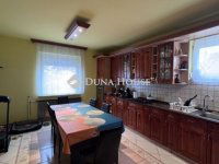 Eladó családi ház, Vecsésen 159 M Ft, 5 szobás