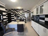 Eladó családi ház, Bakson 82 M Ft, 6 szobás