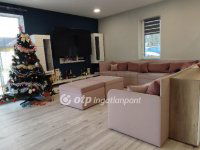 Eladó családi ház, Pápán 180 M Ft, 5+2 szobás