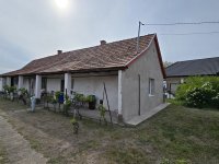 Eladó családi ház, Dunavecsén, Alkotmány utcában 15 M Ft