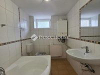 Eladó téglalakás, Pécsett 44.99 M Ft, 4 szobás