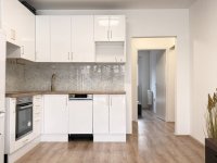 Eladó panellakás, Pécsett 51.9 M Ft, 3 szobás