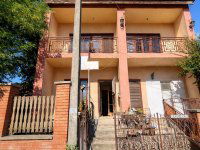 Eladó családi ház, Valkón 45.99 M Ft, 8 szobás