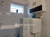 Eladó családi ház, Baracskán 98 M Ft, 6 szobás