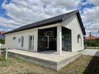 Eladó családi ház, Baracskán 85 M Ft, 3 szobás