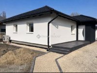 Eladó ikerház, Bicskén 89.9 M Ft, 4 szobás