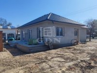 Eladó ikerház, Újszentivánon 90 M Ft, 4 szobás