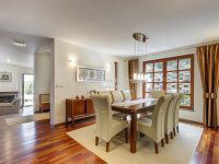 Eladó családi ház, Leányfaluban 312.42 M Ft, 8 szobás